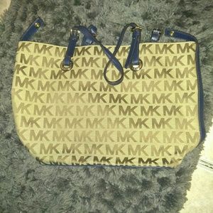 Micheal kors purse